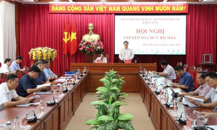 Bí thư Tỉnh ủy Đắk Lắk Nguyễn Đình Trung phát biểu tại hội nghị.