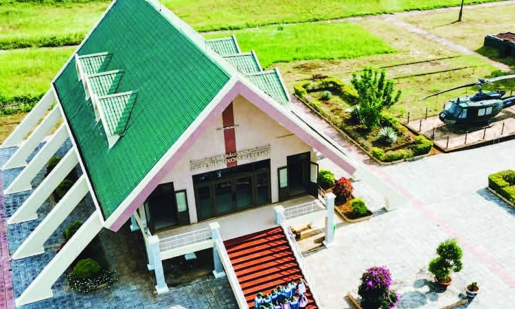 Nhà bảo tàng Đường 9-Khe Sanh, nơi trưng bày những hình ảnh, vũ khí của quân giải phóng, lính Mỹ và lính quân đội chế độ cũ.