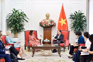 Hai bên tiếp tục phối hợp chặt chẽ tại ASEAN, hợp tác Mekong và các cơ chế khu vực, góp phần đưa quan hệ Đối tác Chiến lược Toàn diện Việt Nam-Australia phát triển ngày càng thực chất, hiệu quả và bền vững.