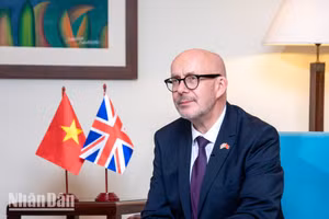 Đặc phái viên Thương mại của Chính phủ Anh tại Việt Nam, Thái Lan, Campuchia và Lào, Nghị sĩ Matt Western.