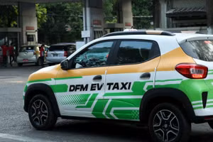 Taxi chạy bằng điện được sử dụng ngày một nhiều tại Myanmar. (Ảnh: Tân Hoa Xã)