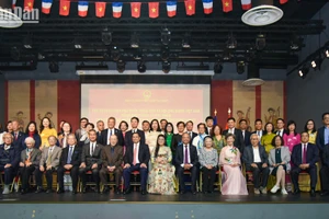 Năm 2025, cộng đồng người Việt Nam tại Pháp đã long trọng tổ chức nhiều hoạt động ý nghĩa, tái hiện chặng đường đấu tranh hào hùng của dân tộc, thể hiện lòng tri ân đối với bao thế hệ đã đấu tranh vì độc lập, tự do của Tổ quốc, đồng thời khơi dậy niềm tự hào dân tộc, tăng cường gắn kết cộng đồng, hướng về cội nguồn.