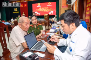 Sự hiện diện của các chuyên gia công nghệ gene mang lại niềm tin khoa học cho các gia đình.