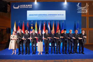 Việt Nam đề nghị ASEAN và EU tăng cường phối hợp thúc đẩy đối thoại, xây dựng lòng tin, đề cao chủ nghĩa đa phương và luật pháp quốc tế.