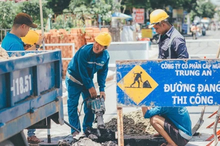 Công ty Cổ phần Cấp nước Trung An thi công hệ thống cấp nước trên địa bàn Thành phố Hồ Chí Minh. (Ảnh: QUÝ HIỀN)