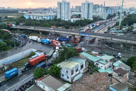 Khu vực vòng xoay Mỹ Thủy, công trình trọng điểm giải quyết ùn tắc giao thông khu vực ra vào cảng Cát Lái chậm tiến độ nhiều năm liền. (Ảnh: THẾ ANH)