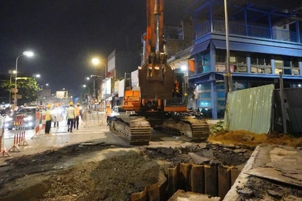 Các đơn vị tăng tốc di dời hạ tầng ngầm nhằm bảo đảm khởi công tuyến Metro số 2 vào giữa tháng 1/2026. (Ảnh: QUÝ HIỀN)