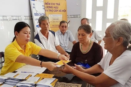 Chi trả trợ cấp xã hội cho người dân Thành phố Hồ Chí Minh. (Ảnh: QÚY HIỀN)