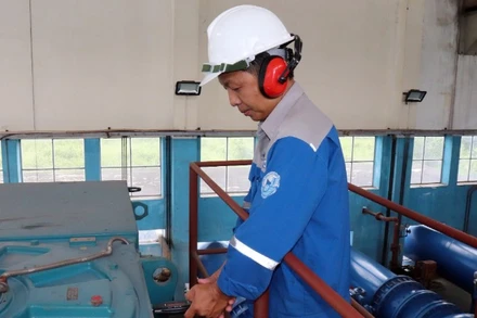 Cắt nước tại Nhà máy nước Tân Hiệp để bảo trì, bảo dưỡng trang thiết bị của nhà máy và trạm bơm nước thô Hòa Phú. (Ảnh: QUÝ HIỀN)