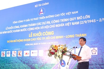 Bộ trưởng Bộ Tài chính Nguyễn Văn Thắng phát biểu tại Lễ khởi công Dự án mở rộng mở rộng đoạn cao tốc Thành phố Hồ Chí Minh-Long Thành. (Ảnh: THẾ ANH)