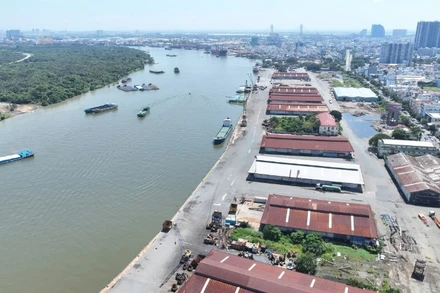 Khu vực Cảng Khánh Hội nằm dọc theo sông Sài Gòn hình thành từ thế kỷ 19 (ảnh: VÕ LÊ)