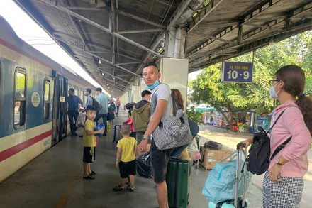 Ngành đường sắt tổ chức chạy 177 chuyến tàu thống nhất và khu đoạn phía nam trong dịp Lễ Quốc khánh. (Ảnh: QUÝ HIỀN)
