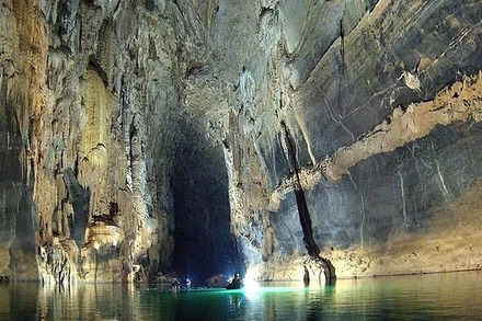 Một trong những hang động độc đáo thuộc Vườn quốc gia Hin Nam No. (Ảnh: Laotian Times)