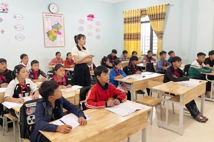 Hơn 300 học sinh ở xã Thàng Tín trở lại trường sau 2 ngày nghỉ do ảnh hưởng mưa lớn.