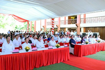 Các đại biểu dự Lễ khánh thành Nhà tưởng niệm Chủ tịch Tôn Đức Thắng tại xã Tân Trào, tỉnh Tuyên Quang. (Ảnh: Duy Linh)