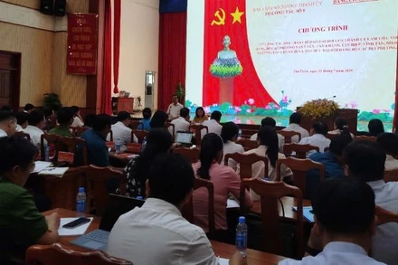 Toàn cảnh buổi làm việc.