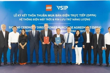 Ký kết thỏa thuận mua bán điện trực tiếp Hệ thống điện mặt trời và pin lưu trữ năng lượng giữa LEGO Manufacturing Việt Nam và VSIP.