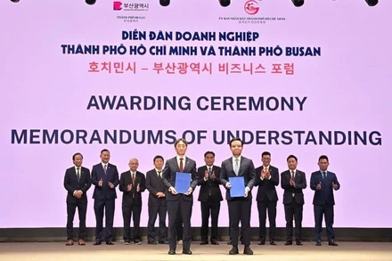 Trước sự chứng kiến của Phó Chủ tịch Ủy ban nhân dân Thành phố Hồ Chí Minh Nguyễn Lộc Hà, Tập đoàn Becamex đã ký kết các Biên bản ghi nhớ hợp tác với các tập đoàn lớn của Hàn Quốc.