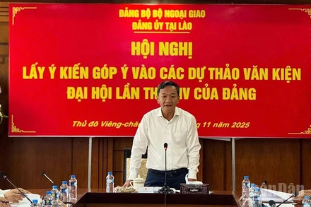 Đại sứ Việt Nam tại Lào Nguyễn Minh Tâm phát biểu tại Hội nghị. (Ảnh: TRỊNH DŨNG)