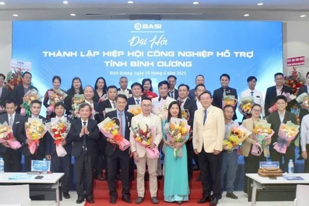 Ra mắt Ban chấp hành Hiệp hội Công nghiệp hỗ trợ tỉnh Bình Dương nhiệm kỳ I. 