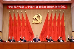Các Ủy viên Thường vụ Bộ Chính trị tại Hội nghị Trung ương 4 khóa XX của Đảng Cộng sản Trung Quốc. (Ảnh: Tân Hoa Xã)