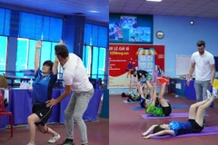 Chuyên gia người Đức Maik Berger hướng dẫn tập luyện thể lực cho VĐV Nguyễn Khoa Diệu Khánh và các VĐV đội bóng bàn Thành phố Hồ Chí Minh. (Ảnh: HT)