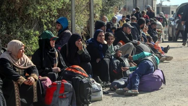Những người Palestine phải di dời đang chờ được trở về nhà. (Ảnh TÂN HOA XÃ)