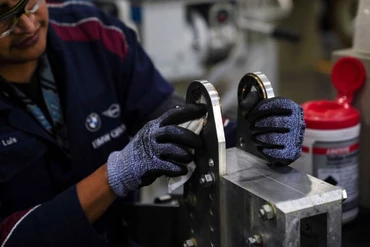 Công nhân làm việc trong một nhà máy tại Mexico. (Ảnh REUTERS)