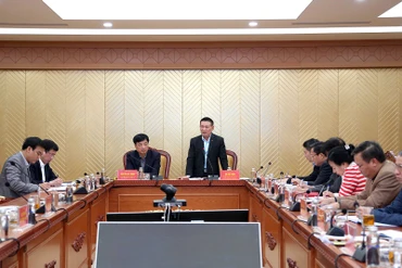 Bộ trưởng Hồ Đức Phớc phát biểu chỉ đạo tại cuộc họp.