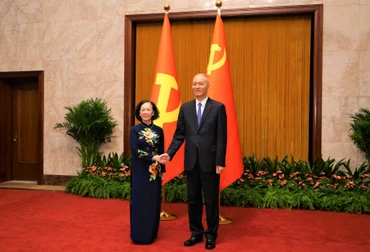 Đồng chí Trương Thị Mai và đồng chí Thái Kỳ tại cuộc hội đàm. (Ảnh: HỮU HƯNG)