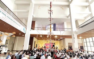 Cây nêu của đồng bào Ê Đê tại Bảo tàng Đắk Lắk.