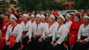 Đại biểu, khách mời phụ nữ dân tộc thiểu số hành động vì bình đẳng giới tại liên hoan.