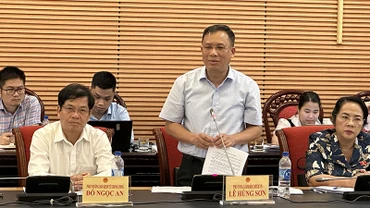 Đại diện Bảo hiểm xã hội Việt Nam phát biểu tại buổi làm việc.