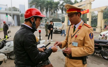 Bộ Công an đề xuất quy định mới về điểm, trừ điểm giấy phép lái xe trong dự thảo Luật Trật tự, an toàn giao thông đường bộ. (Ảnh TUẤN TRUNG)