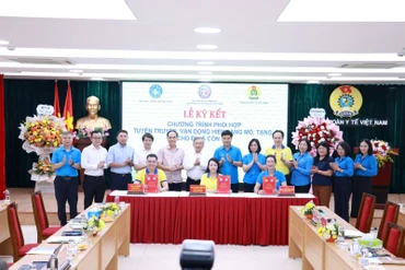 Lễ ký kết hưởng ứng “Chương trình đăng ký hiến tặng mô, tạng-cho đi là còn mãi”.