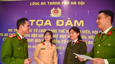Các đại biểu tham dự tọa đàm.