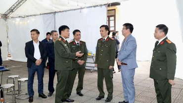 Lãnh đạo Bộ Công an kiểm tra, động viên cán bộ chiến sĩ Công an tỉnh Bắc Ninh trong quá trình điều tra, phá án.