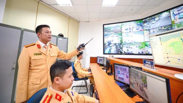 Người dân liên hệ Phòng Cảnh sát giao thông nơi cư trú hoặc nơi phát hiện vi phạm để giải quyết vi phạm.