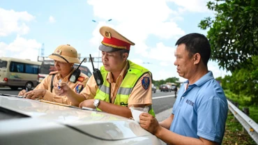 Cao điểm bảo đảm trật tự, an toàn giao thông, trật tự xã hội dịp Tết Nguyên đán Ất Tỵ.