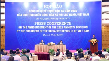 Toàn cảnh họp báo.