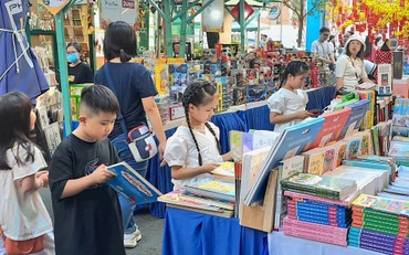 Đường sách TP Hồ Chí Minh (tại đường Nguyễn Văn Bình, Quận 1, TP Hồ Chí Minh). Ảnh: hcmcpv.org.vn