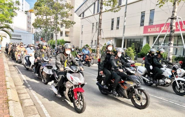 Các lực lượng Công an thành phố ra quân trấn áp các loại tội phạm dịp cuối năm. (Ảnh Thế Anh)