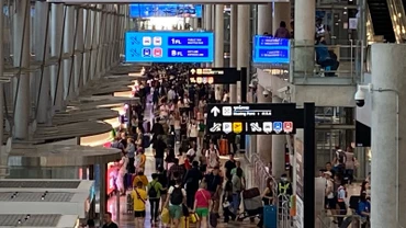 Từ đầu năm đến nay, sân bay quốc tế Suvarnabhumi của Thái Lan luôn đông nghịt du khách nhập cảnh. (Ảnh: XUÂN SƠN)