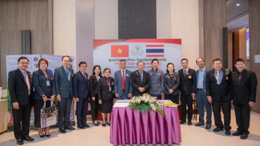 Các đại biểu tham dự lễ khai trương Trung tâm Việt Nam học tại Khon Kaen. (Ảnh: Tổng Lãnh sự quán Việt Nam tại Khon Kaen)