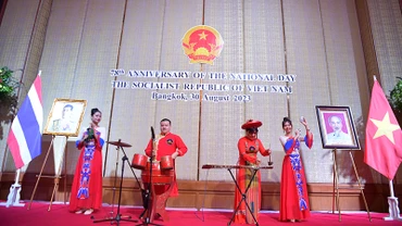 Biểu diễn nghệ thuật tại lễ kỷ niệm 78 năm Quốc khánh 2/9 được tổ chức ở Bangkok, Thái Lan.