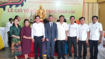 Kiều bào tại Thái Lan cùng nhau hướng về cội nguồn, quê hương. (Ảnh: CTV)