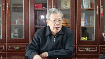 Ông Lăng Đức Quyền, nguyên phóng viên cao cấp, chuyên gia của Trung tâm nghiên cứu các vấn đề thế giới của Tân Hoa xã, học giả kỳ cựu về các vấn đề Việt Nam. (Ảnh: Hồ Quân)
