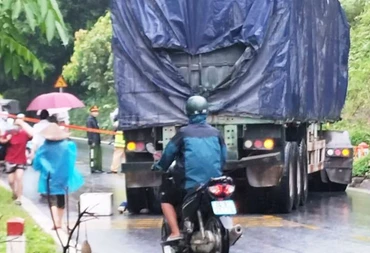 Hiện trường vụ tai nạn giao thông xảy ra trên quốc lộ 4E, thuộc xã Xuân Quang, huyện Bảo Thắng, tỉnh Lào Cai. (Ảnh: TL) 