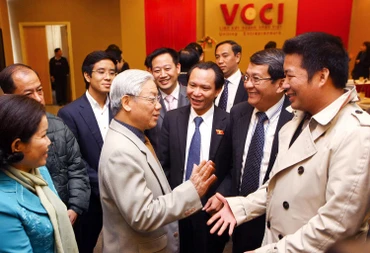 Tổng Bí thư Nguyễn Phú Trọng gặp gỡ đại diện cộng đồng doanh nghiệp, doanh nhân tại cuộc làm việc với Phòng Thương mại và Công nghiệp Việt Nam (VCCI), ngày 17/12/2011. Ảnh: Nguyễn Khánh