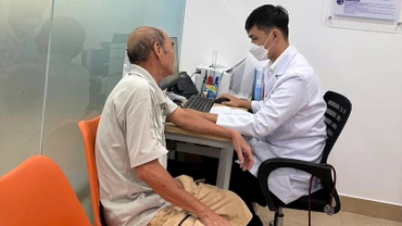 Nhờ sự hỗ trợ của AI, bác sĩ tại Tiêm chủng Long Châu có thể xây dựng một phác đồ tiêm hiệu quả, được cá nhân hóa cho khách hàng
